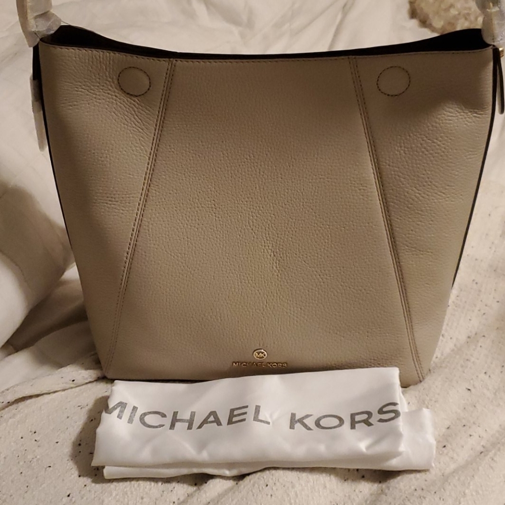 Michael Kors Lucy Medium Hobo Shoulder Bag - Picture 4 of 10